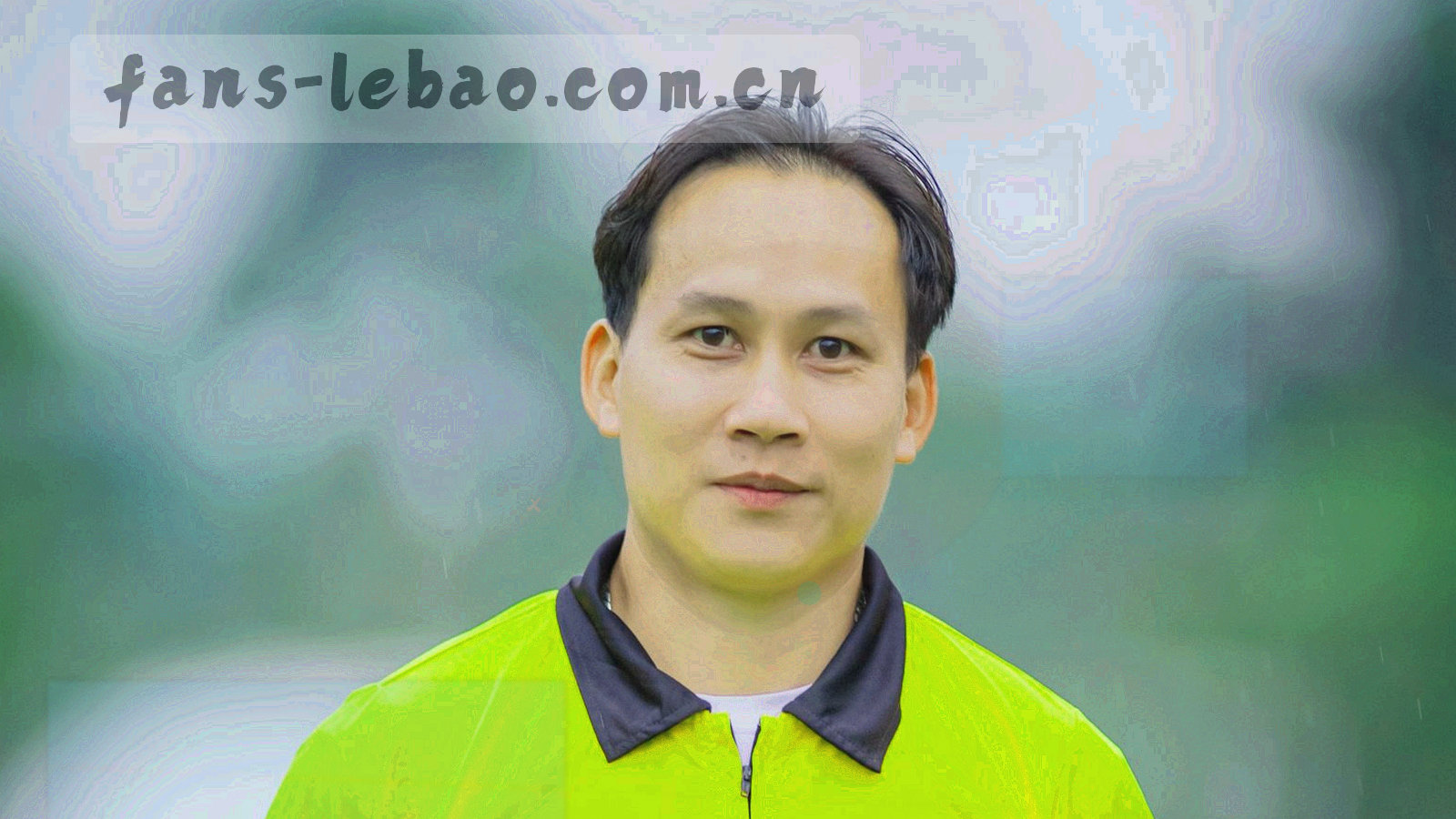 运动线条与数据网格组成的服务氛围背景